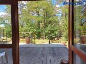 Chalet au milieu de la forêt avec lac à proximité - Image 3