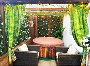Squirrel Hideaway with Hot Tub in Formby, Liverpool - Image 5