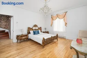 Centennial 6-Bedroom Waterfront Palace Sleeps 14 - Image 3
