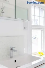 Beach View Luxury Apartment - Image 4