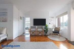 Beachside Clovelly Living w Parking 50m to Beach - Image 3