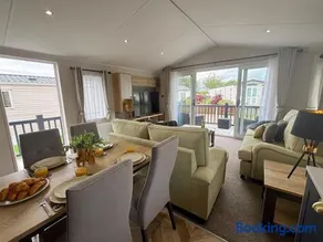 31 Park Lane, Patrington Haven Leisure Park, Hot Tub, Parking, Garden - Image 4