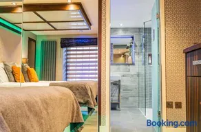 Church Suites by The Cranleigh Boutique - Image 3