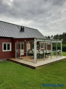 Strandnära för den stora familjen - Image 2