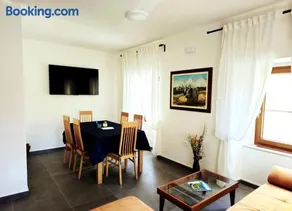 Apartment Veronica - Spacious 3BR Townhouse for 6 Guests at Great Value - Image 1