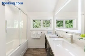 Ten Mile Lake Villa - Image 3
