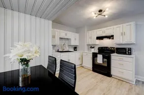 Cozy Henderson Home Close to Downtown Henderson - Image 3
