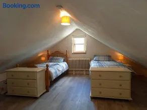 Mary's Bespoke Cottage - Image 2