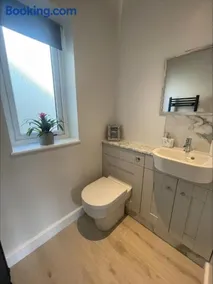 Bumblebee Barn, Luxury contemporary holiday home - Image 3