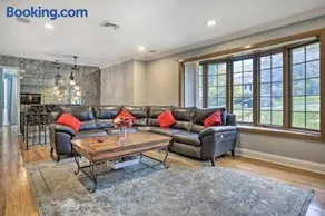 Spacious 5BR West Orange Home with Great WiFi Near Turtle Back Zoo and NYC Access - Image 1