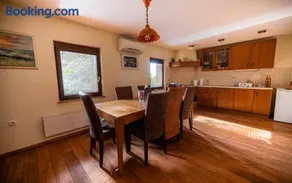Udobna hiša med vinogradi blizu Vinarium LEND - Comfortable Vineyard House near Vinarium Tower LEND - Image 2
