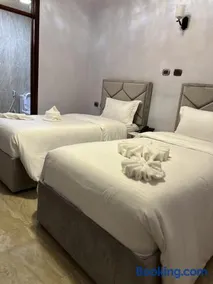 Gillu Hotel - Image 4