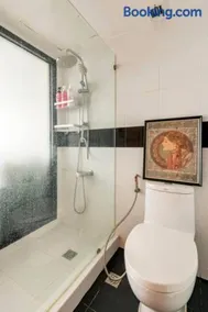 SelfCheckIn Omni Tower Sukhumvit4 NaNa Asoke BTS MRT Hispeed WiFi Pool&Gym - Image 4
