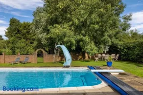 The Bungalow, near Reigate - Image 4