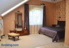 Classic Car Museum Apartment - Image 5