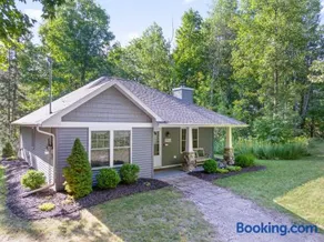 Blue Bear Cottage at Simple Life Rentals - Image 1