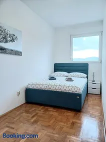 Two bedroom apartment Smile with spacious terrace and secure private garage - Image 5