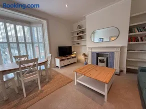 Bembridge Landing - 2 Bedroom Apartment with Parking in Bembridge Village, near Harbour and Beach - Image 4