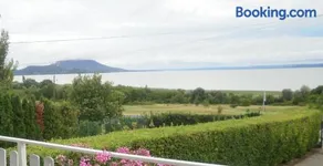 Holdfény Apartman - Image 1