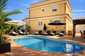 Vickys Villa - Image 1