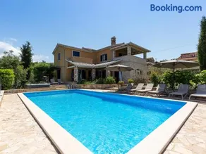 Villa Salvea with heated pool - Image 1