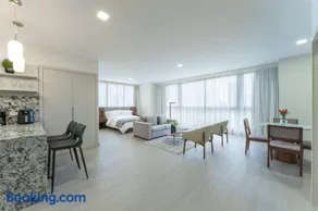 Modern 1-BR with Park & Ocean Vistas, Panama - Image 1