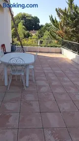 Appartement à l'étage avec grande terrasse - climatisé - 3 chambres - Image 4