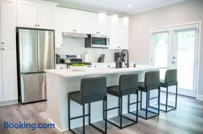 BRAND NEW: Urban Oasis 5 min from Mercedes Benz - Image 2