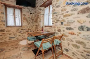 Mystras Panorama House - Image 3