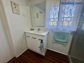 Baybreeze in Burrum Heads with sea views - Image 2