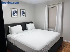Exquisite Luxury 3KINGs Bed, 2 Bath - Image 2