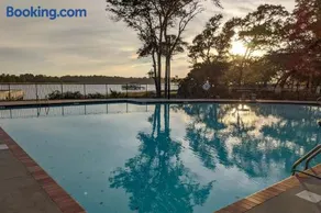 Coastal condo with excellent views, balcony, washer/dryer, & AC - pool access - Image 2