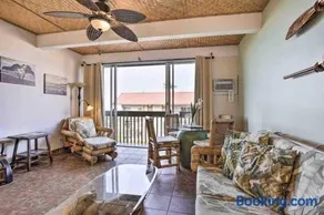 Kona Bay View Condo, Pool, Lanai, Walk to Town and Dining, AC, Free Parking - Image 1