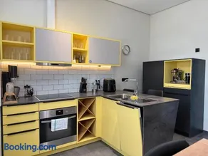 Yellow Luxus City Suite - Innenstadt - Parkplatz - 50kW DC - Image 1