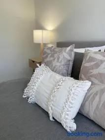 Bright 1 Bedroom Joondalup Stay - Image 3