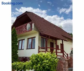 Weekend home with Lake Balaton panorama - Image 4