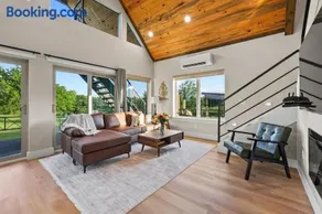 Luxury Longhorn Ranch Retreat, Hot Tub, Pond views - Image 1