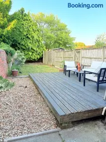Central 2 BR house, Pets allowed, Free Parking for 1 vehicle - Image 2