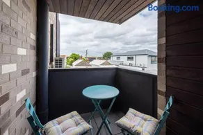 Modern 1 Bedroom Apartment in Brunswick East near CBD - Image 5