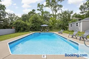 Stylish Oasis with Heated Saltwater Pool, Games, Fire Pits, Sleeps 12 - Image 1