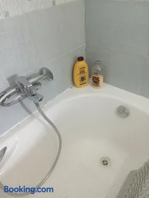 Guest Room Near Airport - Image 5