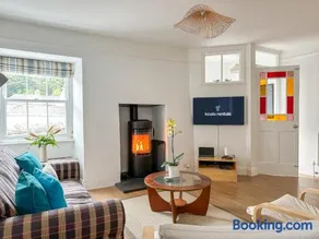 NEW - Luxury Cawsand Cottage, Steps from the Beach - Image 2