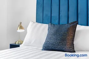The Navy Nest Stylish Home Nottingham - Image 3