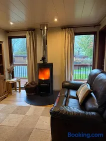 Charming 2 bedroom Lodge In the Shropshire Countryside with Fantastic Views - Image 2