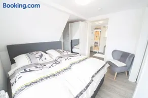 Superhost Flat near Opera - Image 5