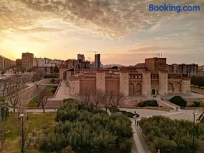 La balconada de la Aljafería con parking privado - Image 1