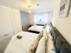 Cosy Croydon Apt Sleeps 5 - Image 5