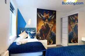 Music Vibes City Centre-Sleep 4-Private Cark Park-Long Stays Discounts - Image 2