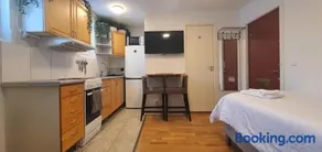 Studio apartment near metro and forest! - Image 2
