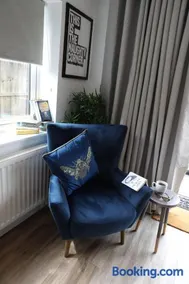 Cosy Home; New Refurbished Home and Double Parking - Image 1